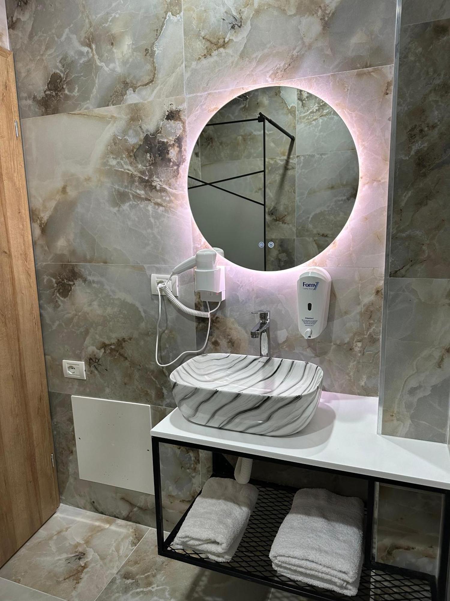 Hotel Arberia Tirana Extérieur photo