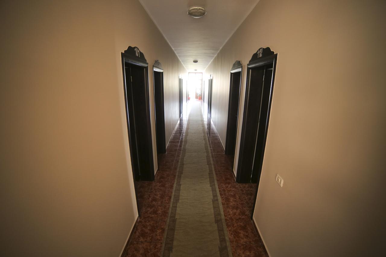 Hotel Arberia Tirana Extérieur photo